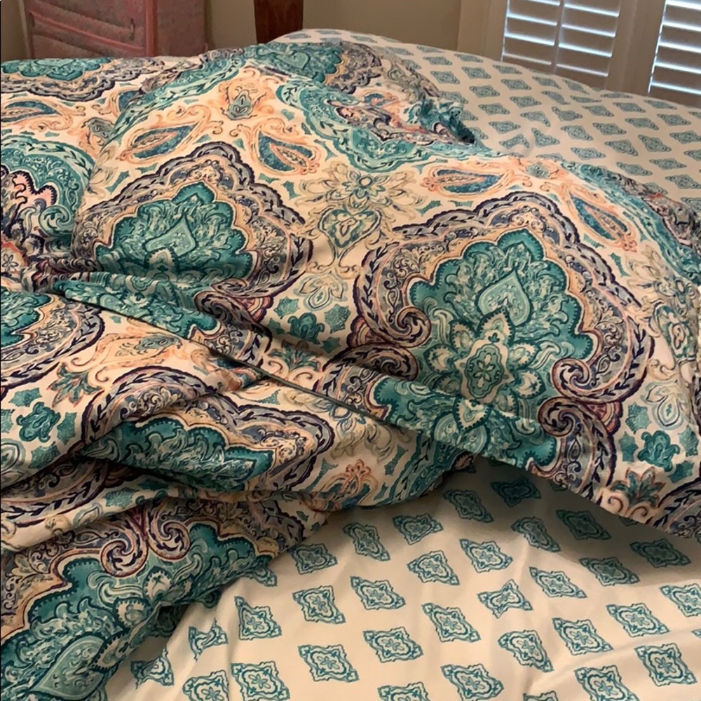 Queen comforter set